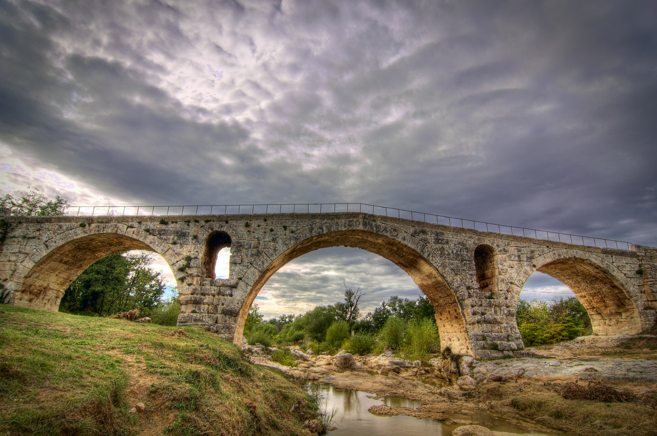 Le Pont Julien, Bonnieux